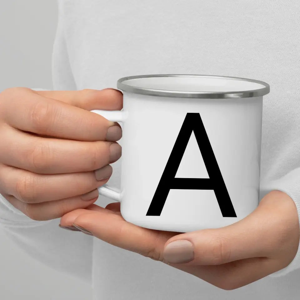 Minimalistische Buchstabentasse